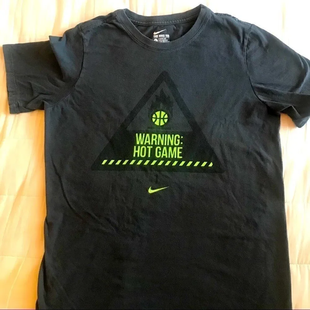 Nike black graphics T-shirt size YLG